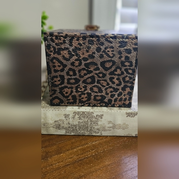 Leopard Print Chain Crossbody Bag - Picture 6 of 6